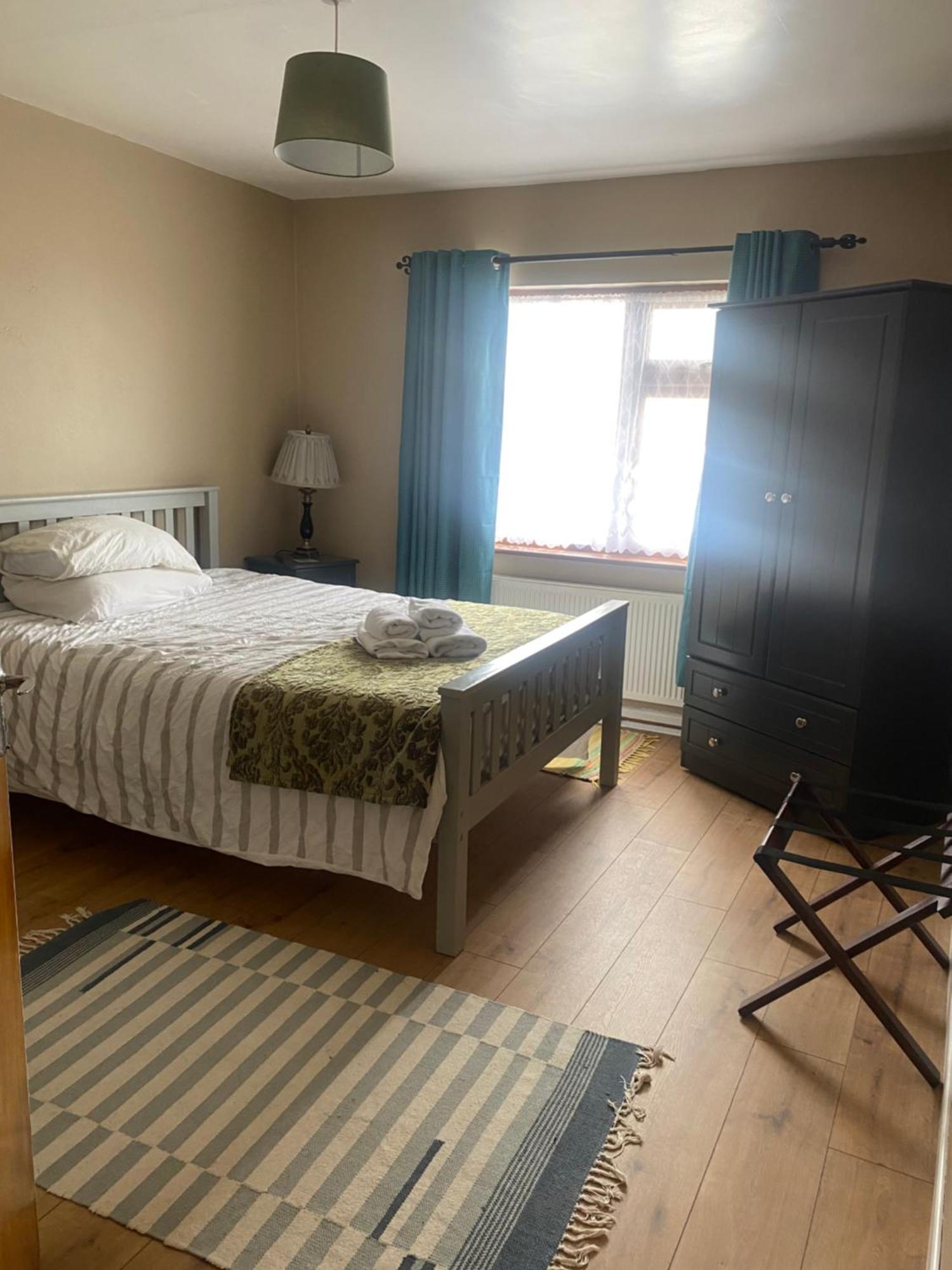 Bluebell Apartment Sleeps 7 Only Let As Whole Apartment Blennerville Екстериор снимка